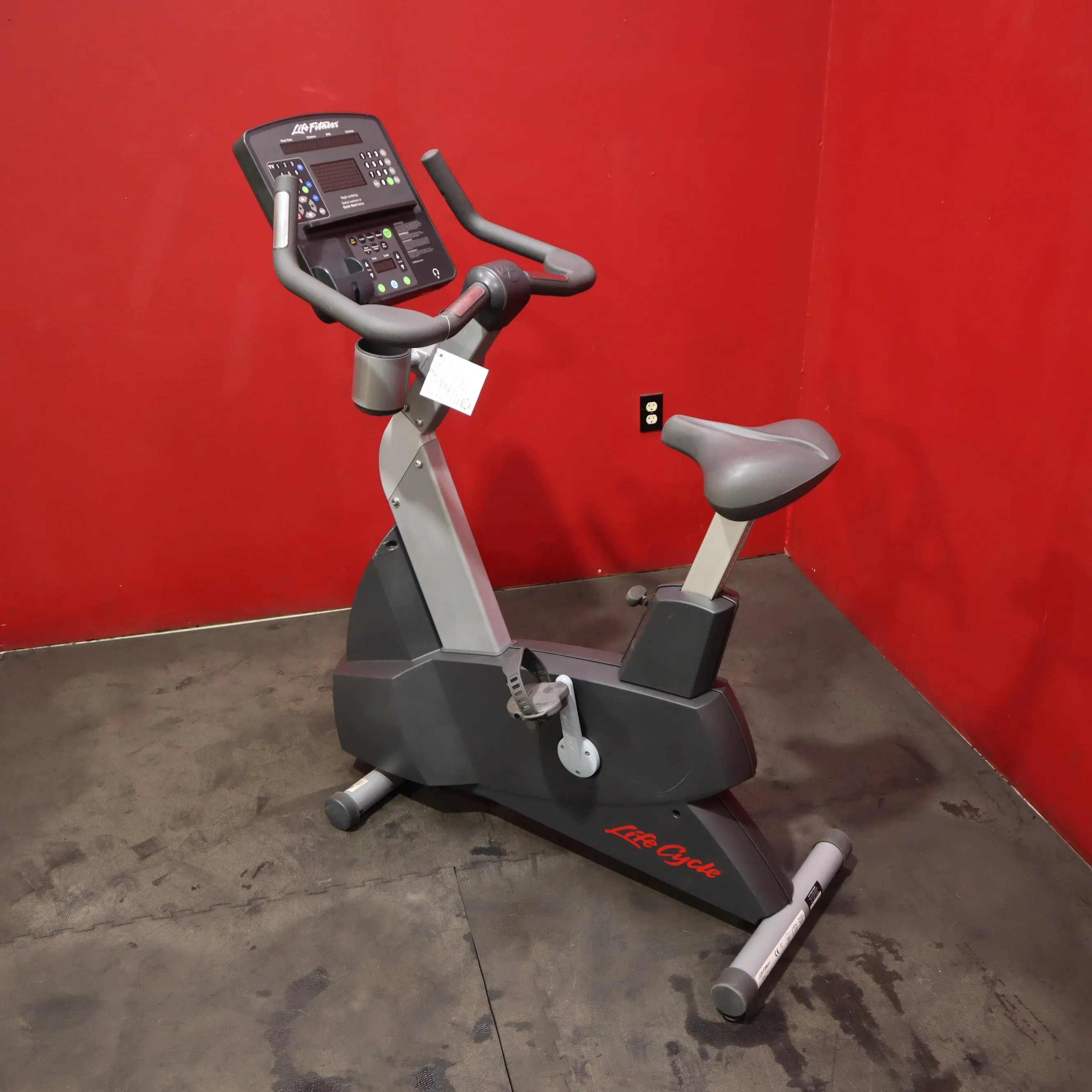 Life Fitness Integrity CLSC Upright Bike (Refurbished)