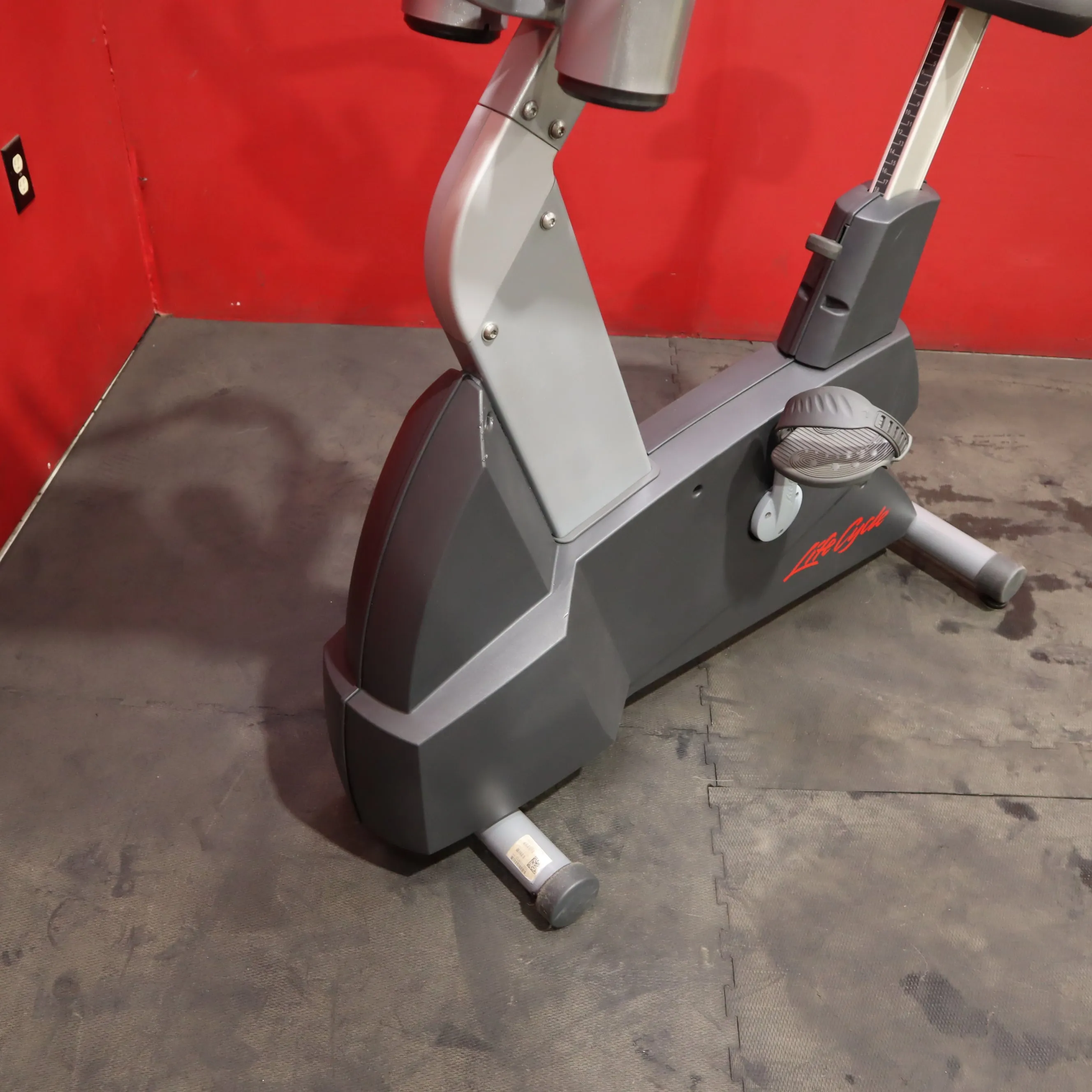 Life Fitness Integrity CLSC Upright Bike (Refurbished)