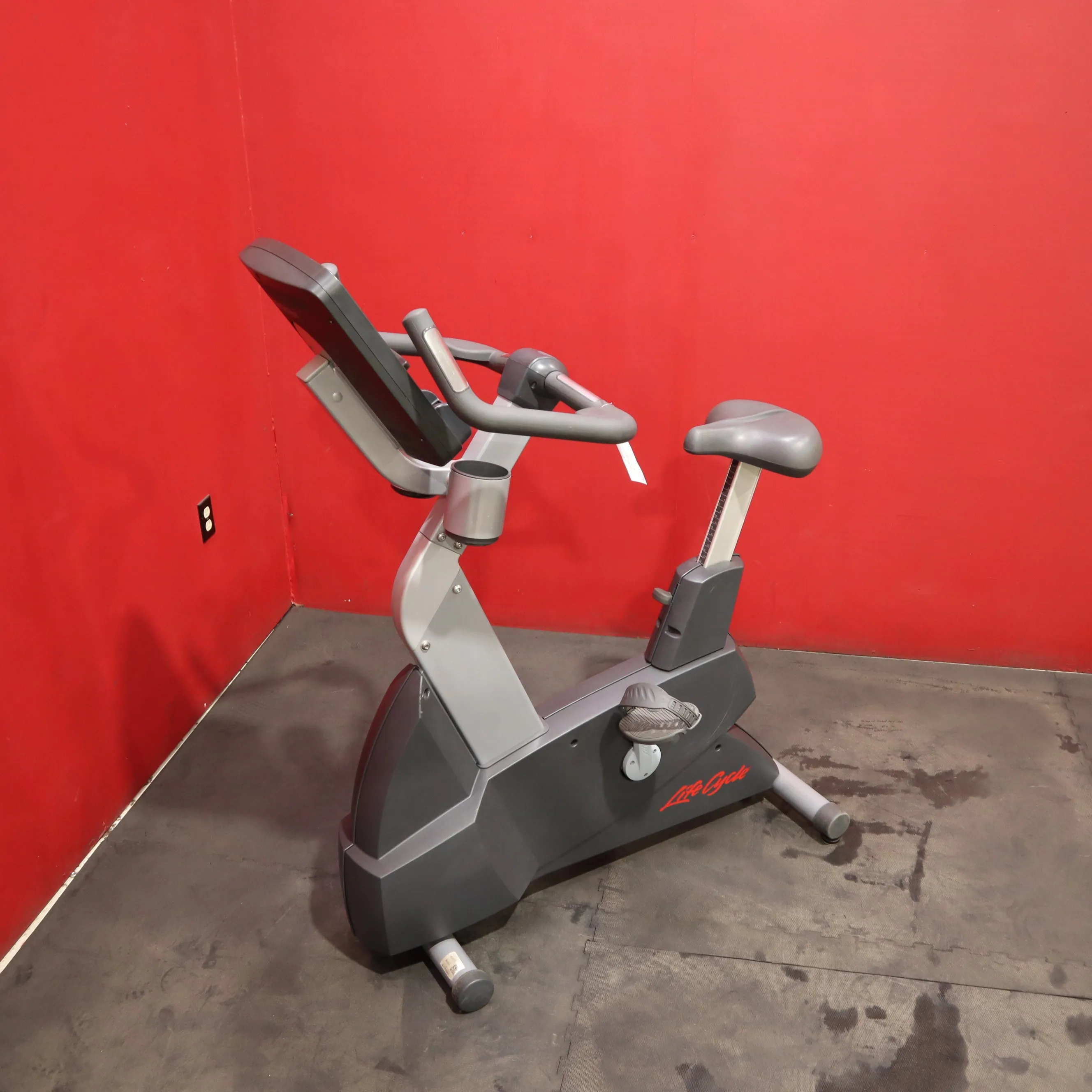 Life Fitness Integrity CLSC Upright Bike (Refurbished)