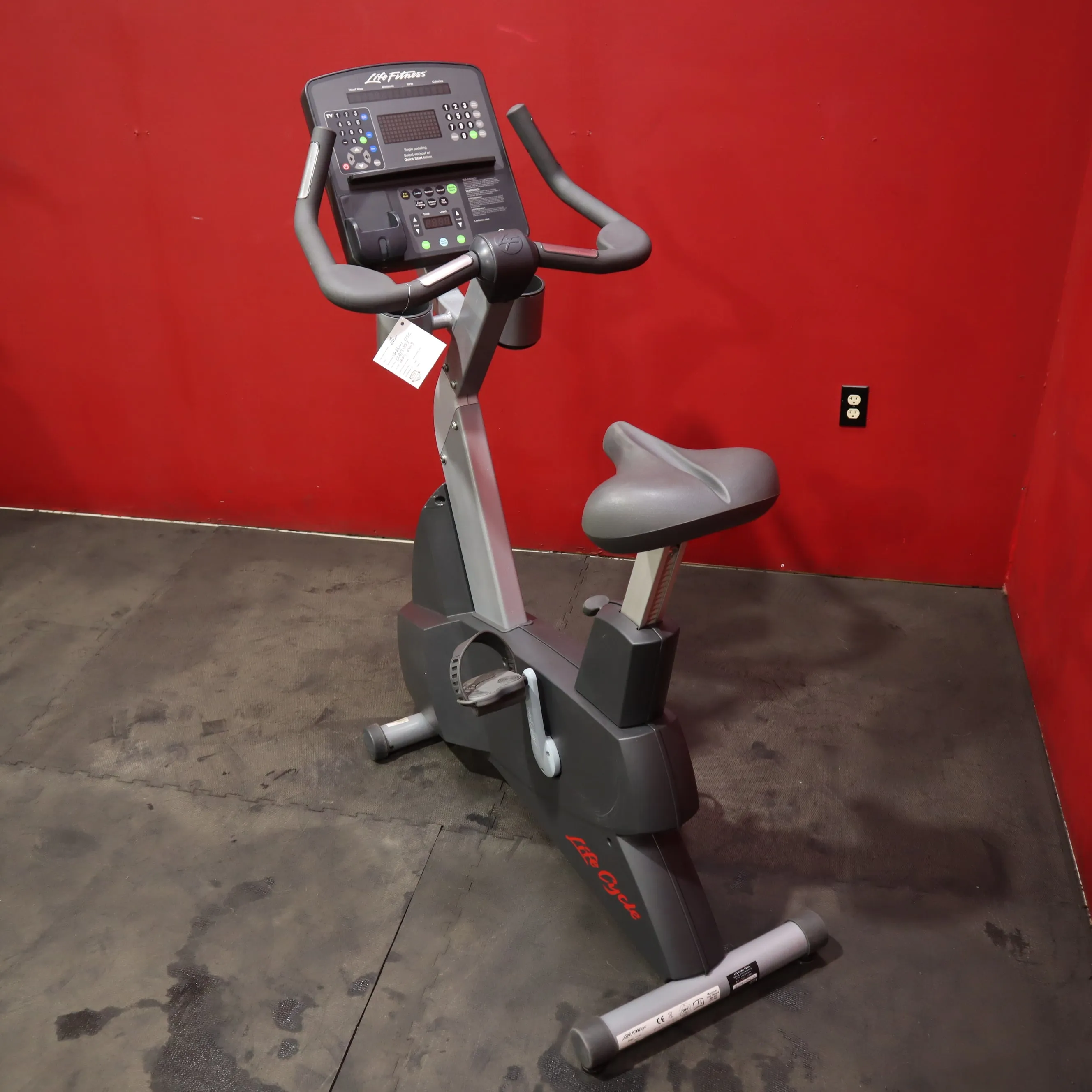 Life Fitness Integrity CLSC Upright Bike (Refurbished)